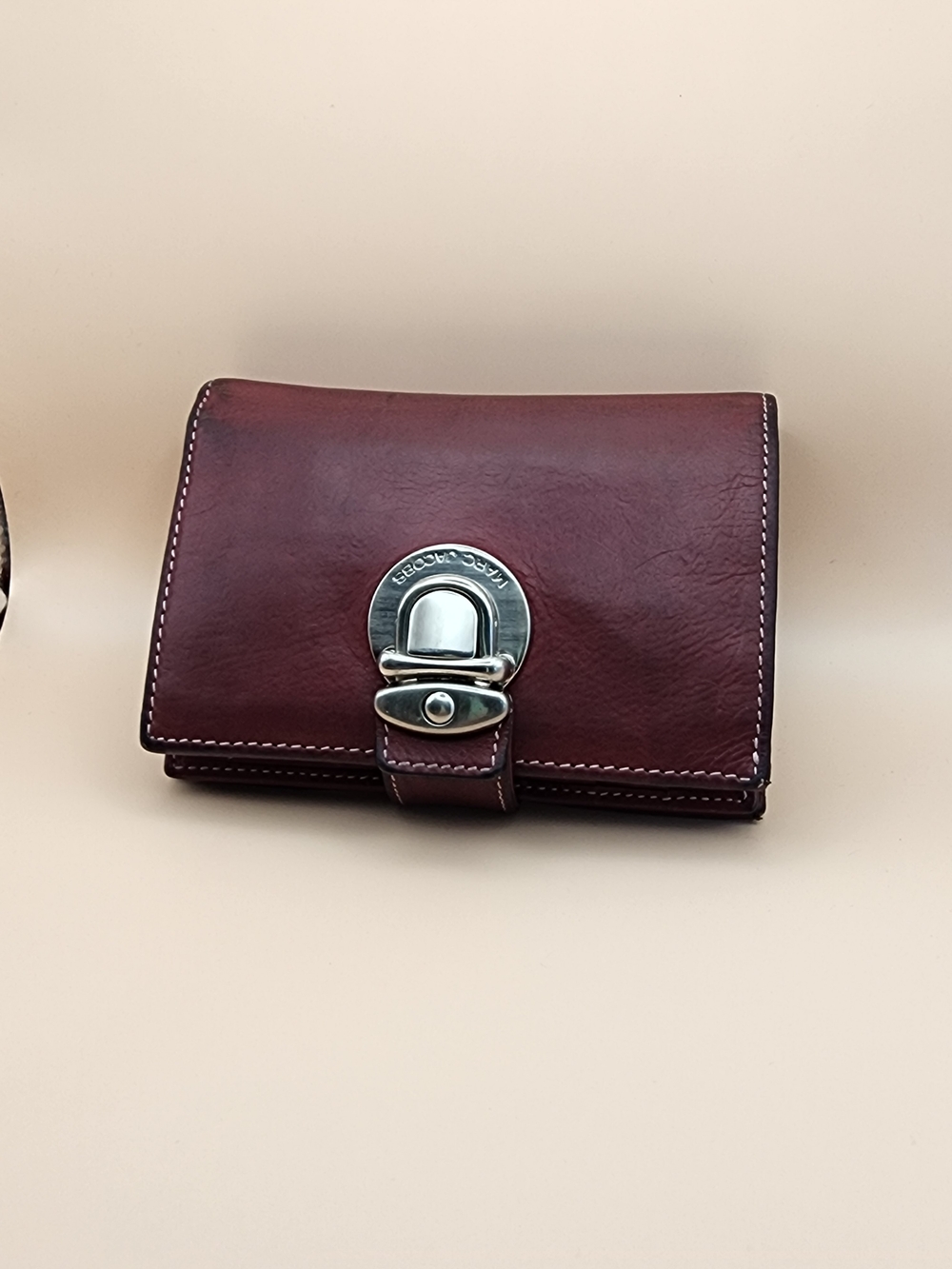 Marc Jacobs Burgundy Leather Turnlock Wallet - Picture 3 of 16